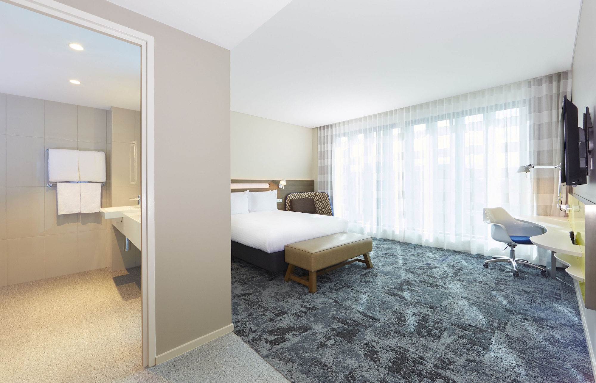holiday inn express brisbane central by ihg