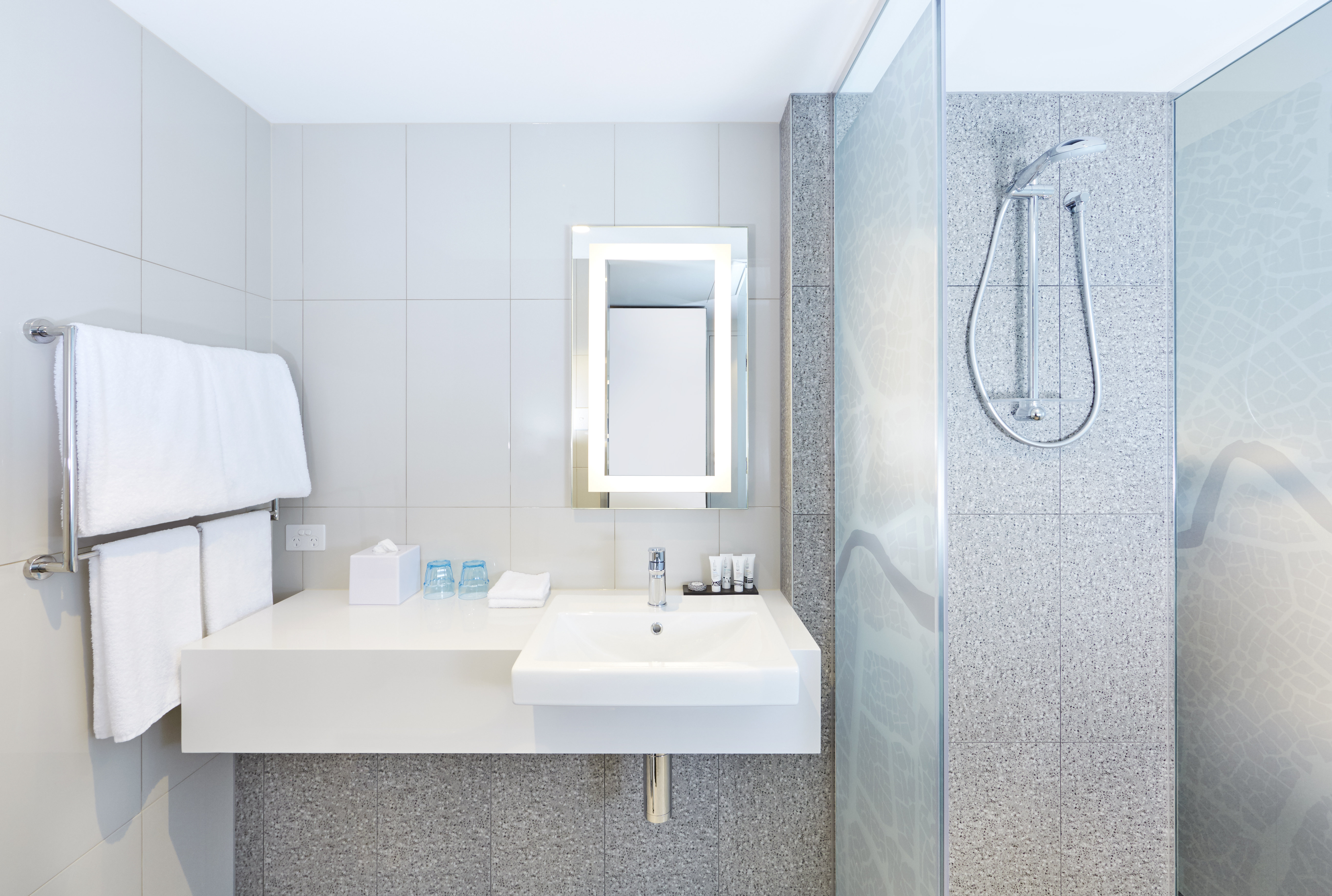 holiday inn express brisbane central by ihg