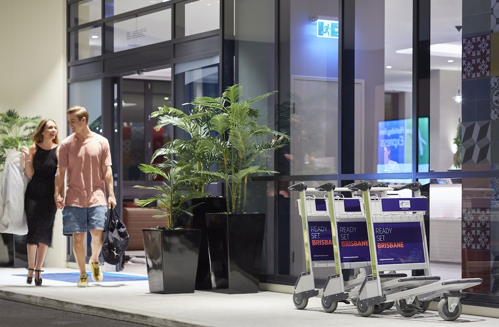 holiday inn express brisbane central by ihg