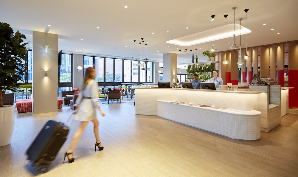 holiday inn express brisbane central by ihg