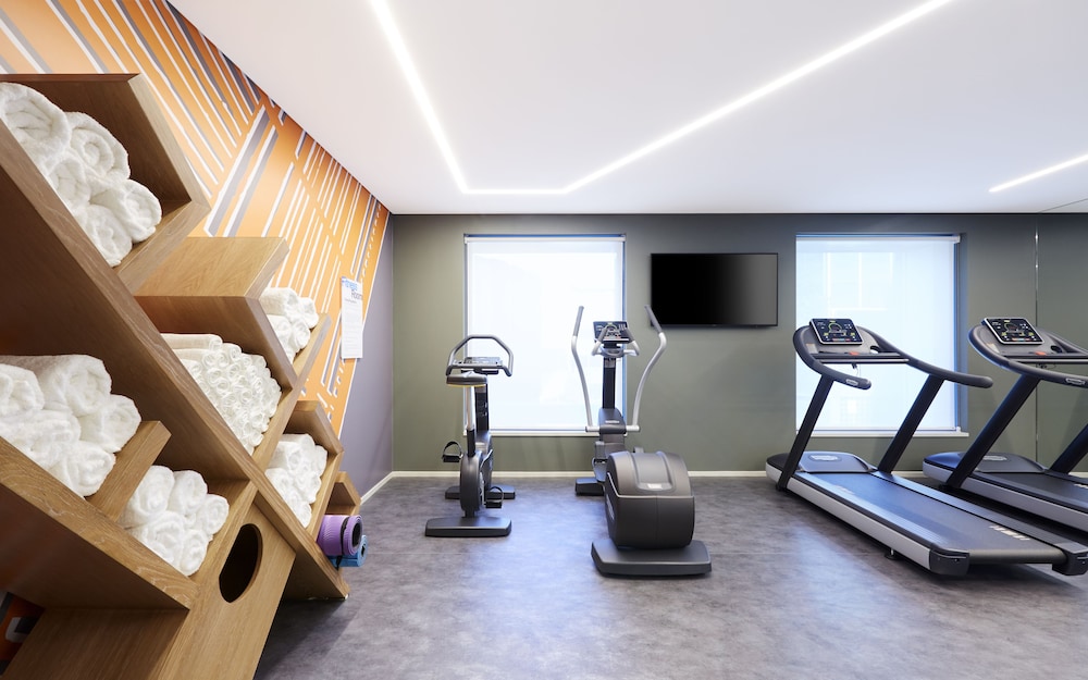 holiday inn express brisbane central by ihg