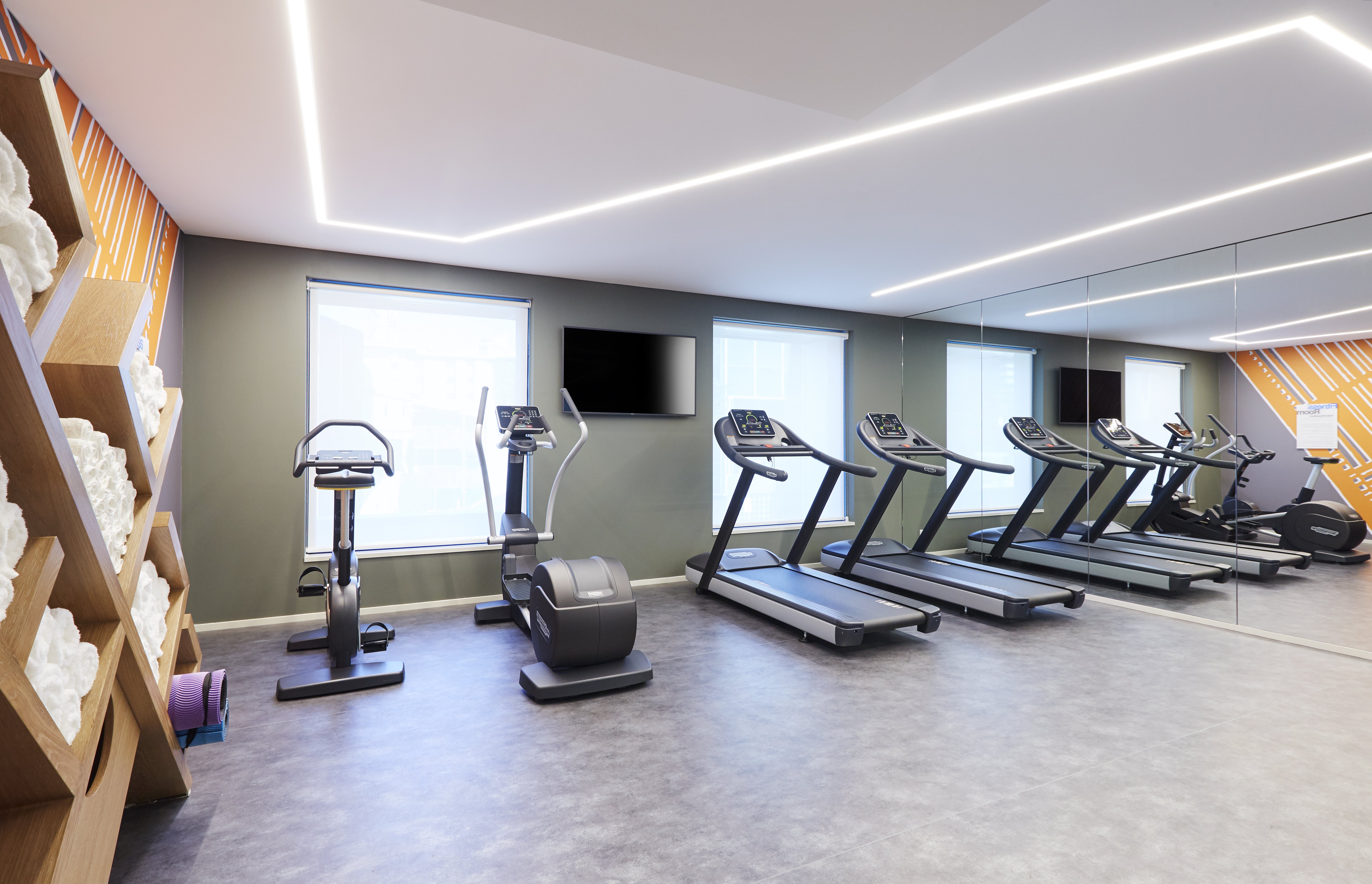 holiday inn express brisbane central by ihg