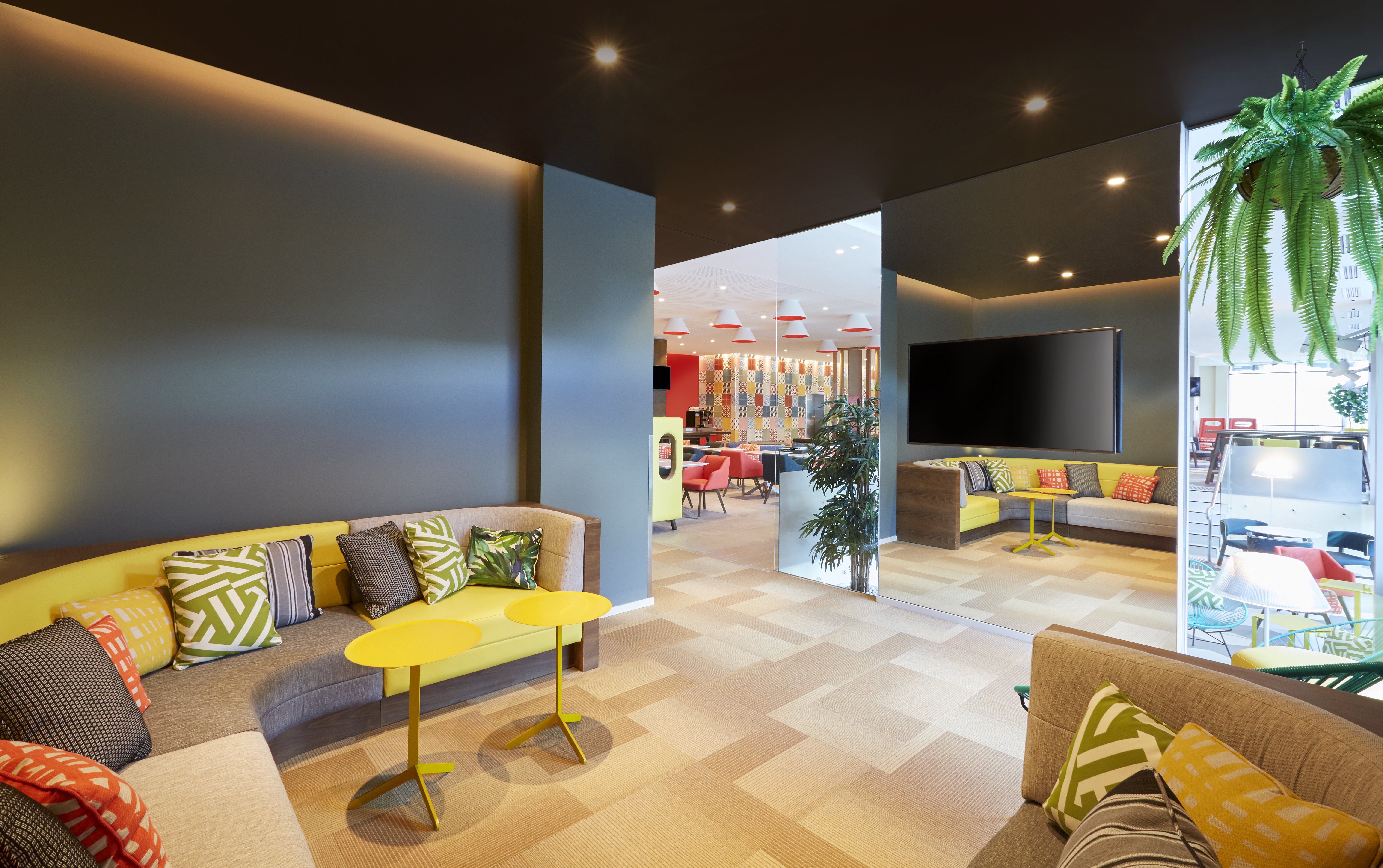 holiday inn express brisbane central by ihg