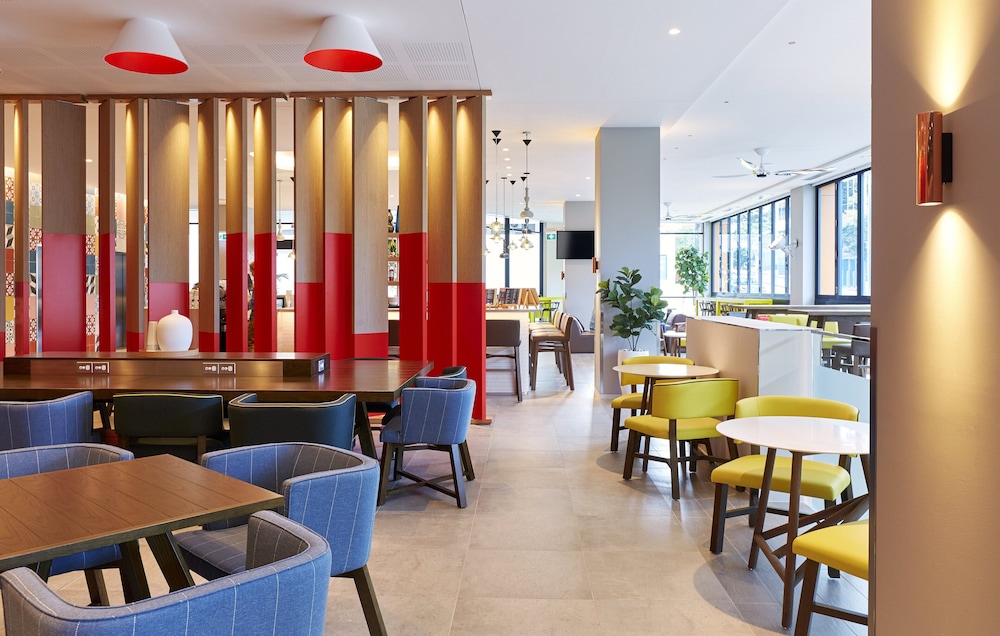 holiday inn express brisbane central by ihg