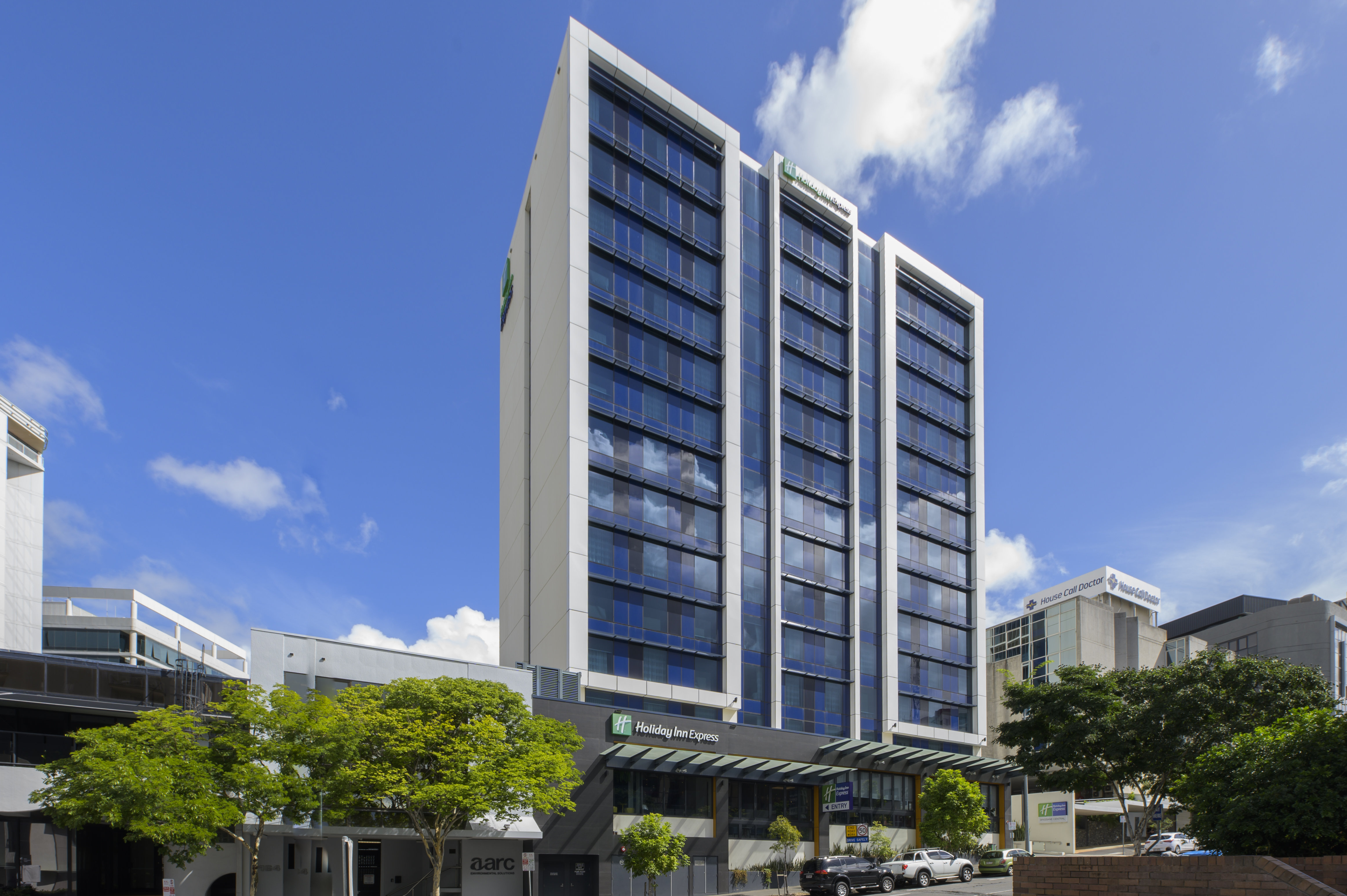 holiday inn express brisbane central by ihg