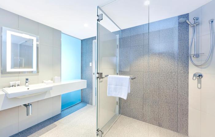 holiday inn express brisbane central by ihg