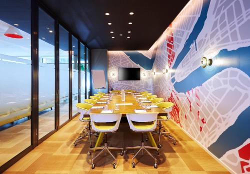 holiday inn express brisbane central by ihg