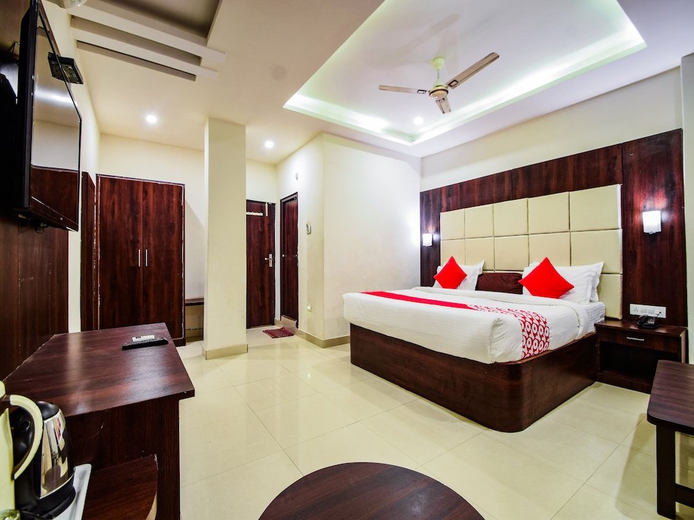 Hotel Krishna Palace,Gulab Bagh Road,3 star