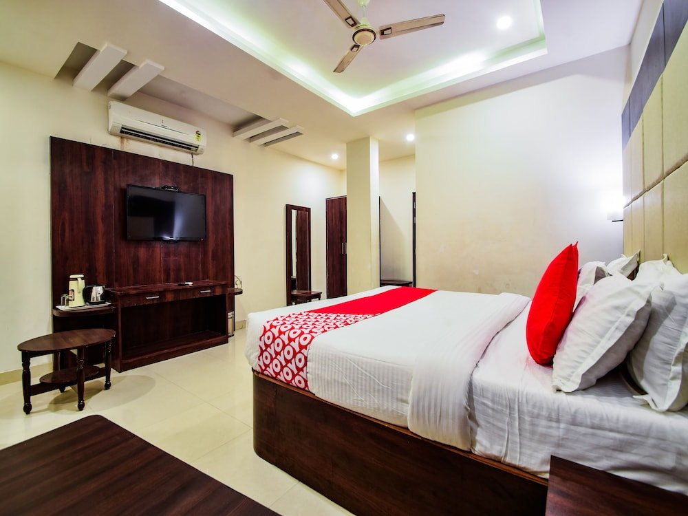 Hotel Krishna Palace,Gulab Bagh Road,3 star