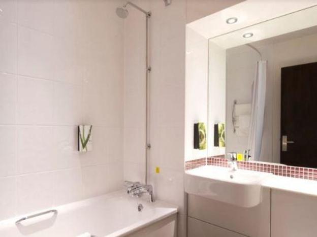 premier inn exeter city centre