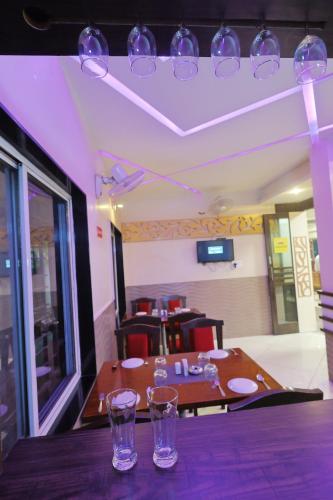 Hotel Sharveen Classic-Inn,,3 star