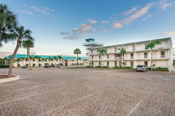 Days Inn Lake Okeechobee,On A Lake,3 star