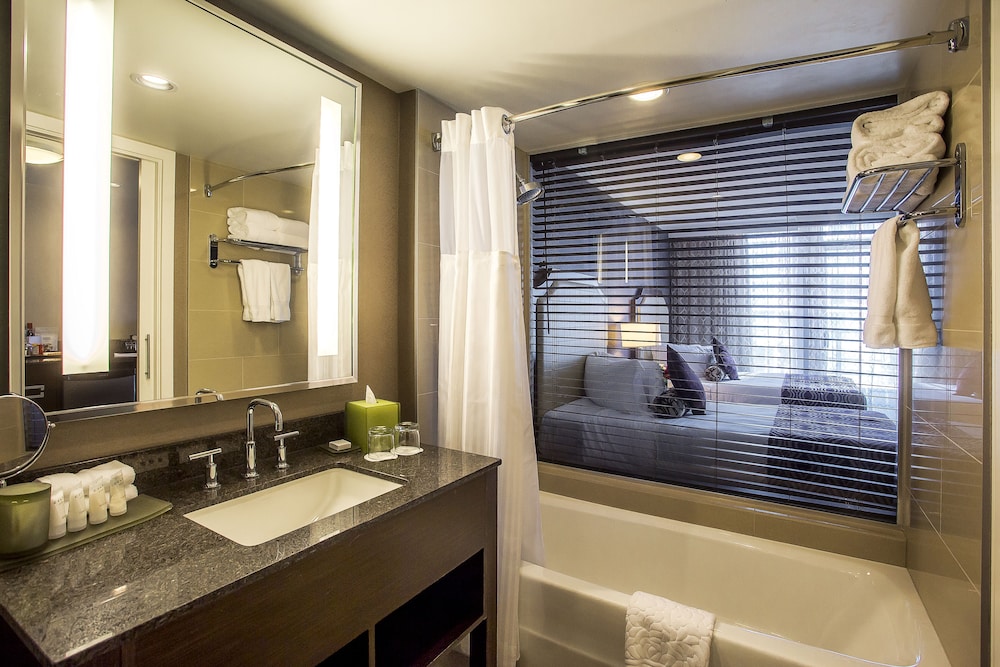 Pinnacle Hotel At The Pier,Downtown New Westminster>>British Columbia,4 star