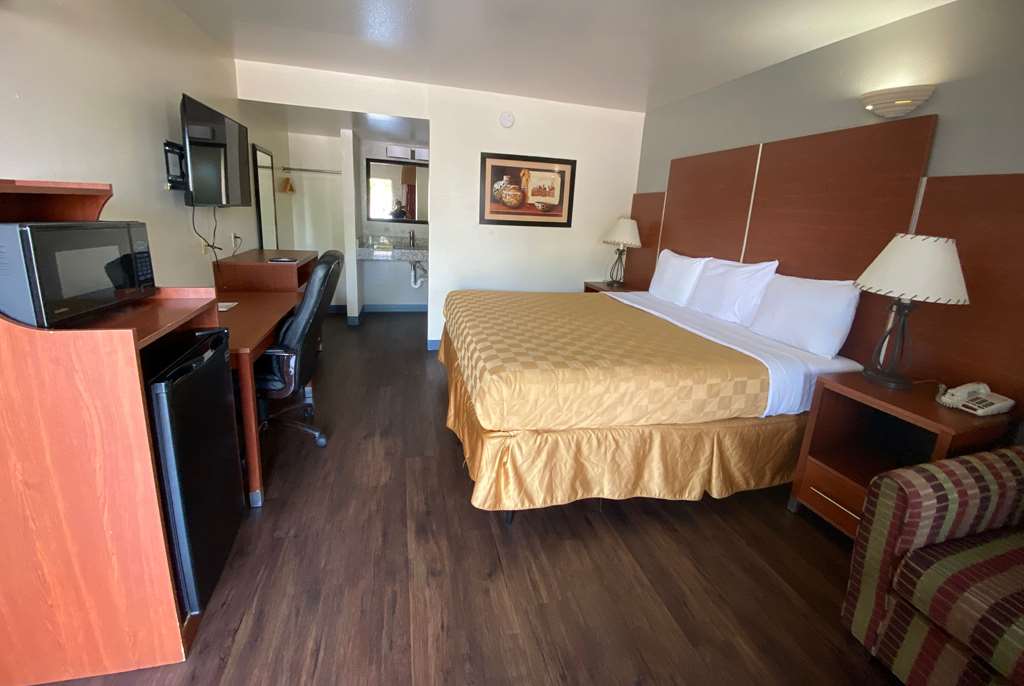 Travelodge By Wyndham Albuquerque West,Bernalillo>>Albuquerque,2 star