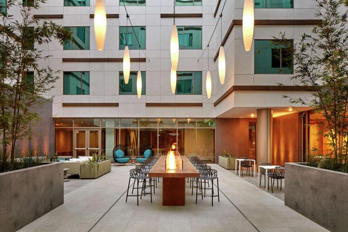 hilton garden inn san diego downtown bayside