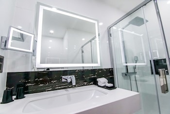 montcalm royal london house london city
