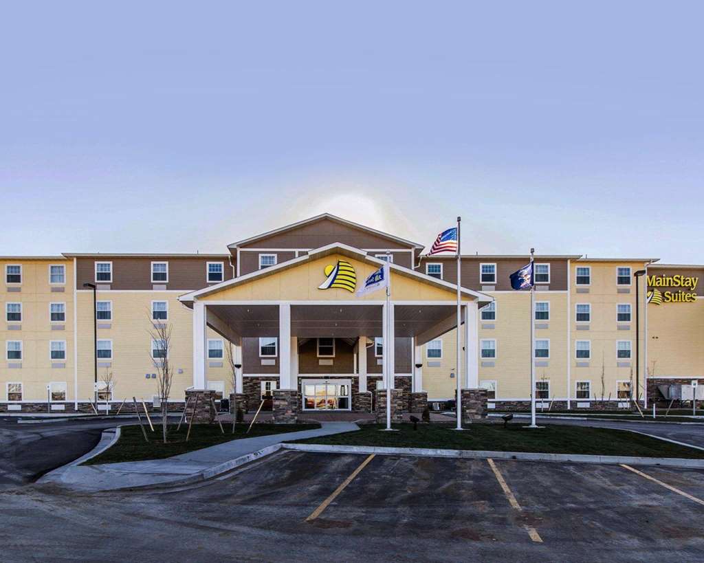 mainstay suites watford city event center