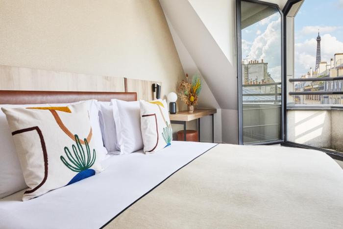 plaza tour eiffel hotel