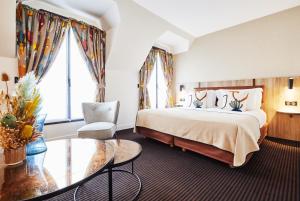 plaza tour eiffel hotel