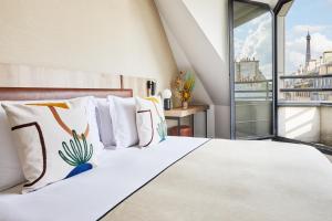 plaza tour eiffel hotel