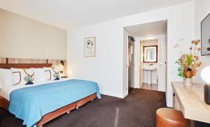 plaza tour eiffel hotel