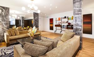 plaza tour eiffel hotel