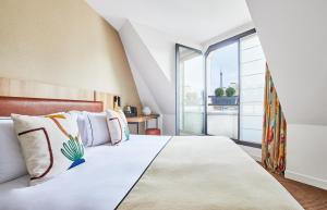 plaza tour eiffel hotel