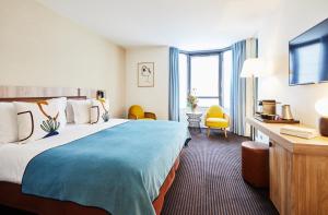 plaza tour eiffel hotel