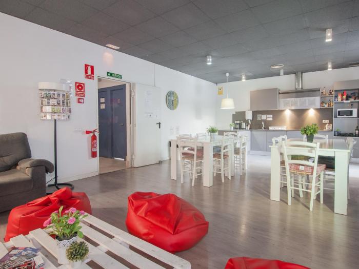 no limit hostel central