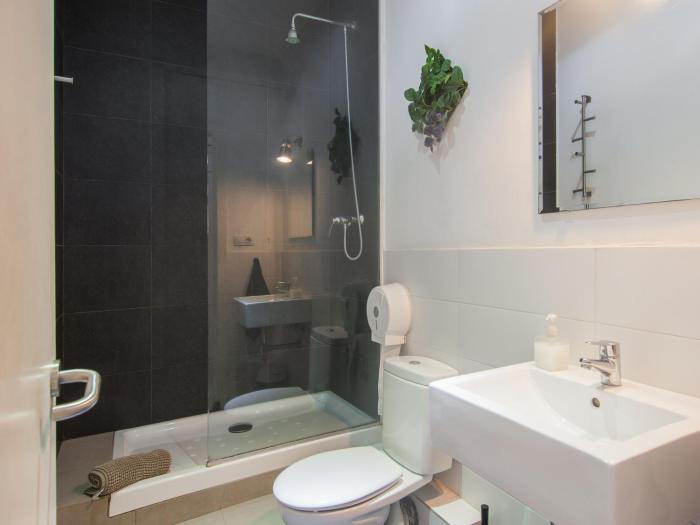 no limit hostel central