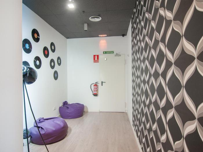 no limit hostel central