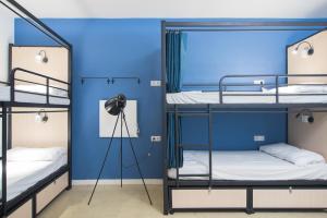 no limit hostel central