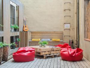 no limit hostel central