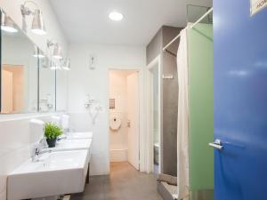 no limit hostel central