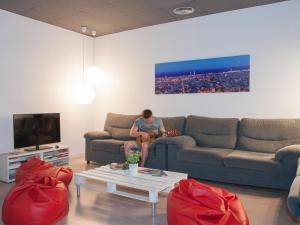 no limit hostel central