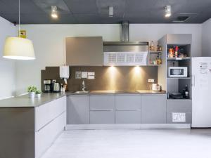 no limit hostel central