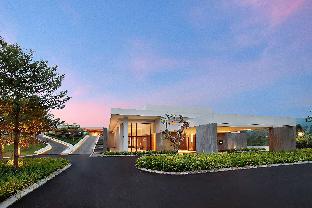Royal Tulip Gunung Geulis Resort And Golf,In Megamendung,5 star
