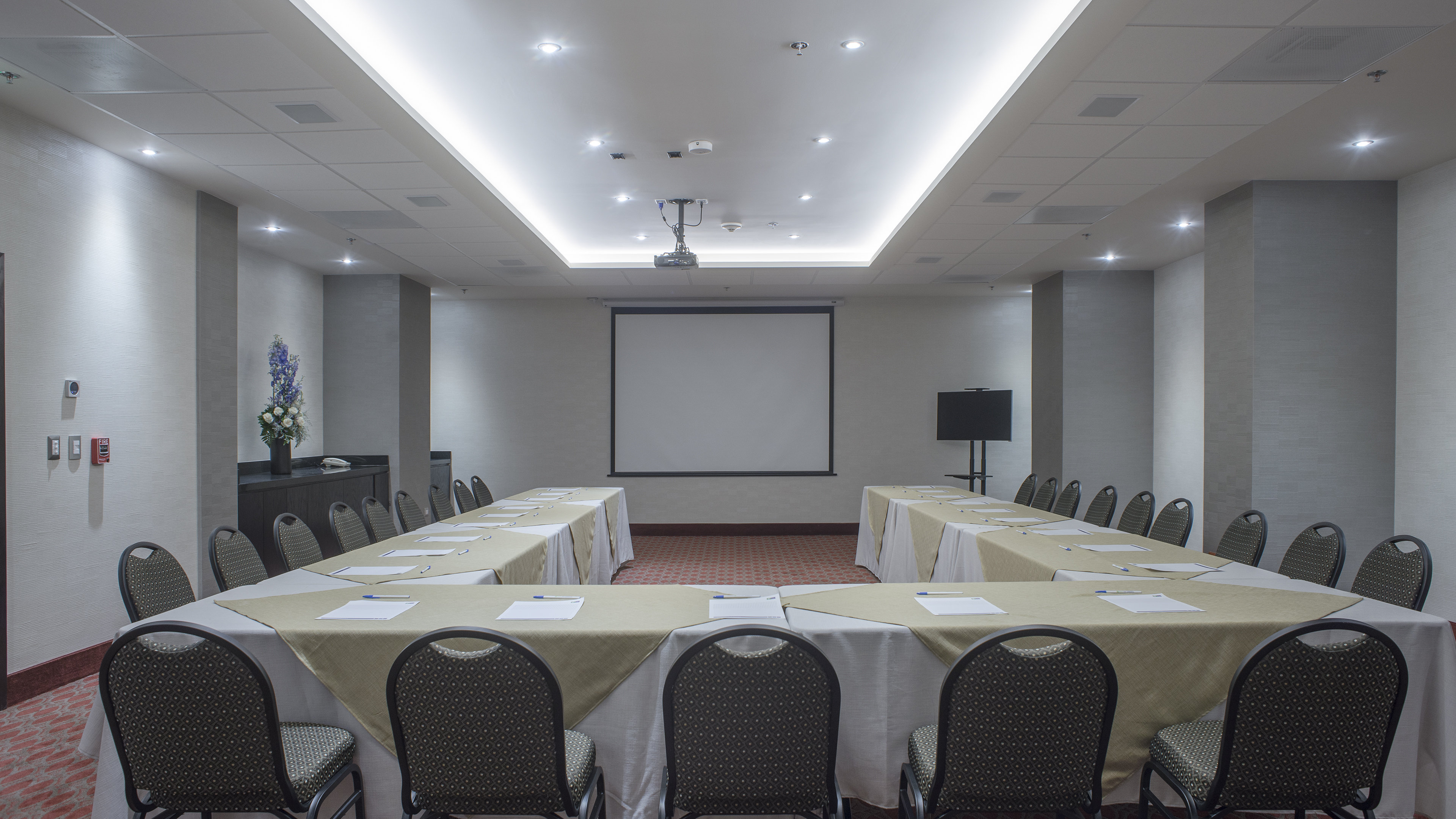 holiday inn express and suites chihuahua juventud by ihg