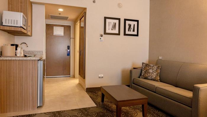 holiday inn express and suites chihuahua juventud by ihg