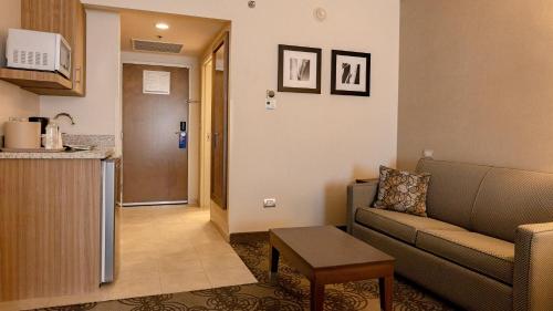 holiday inn express and suites chihuahua juventud by ihg