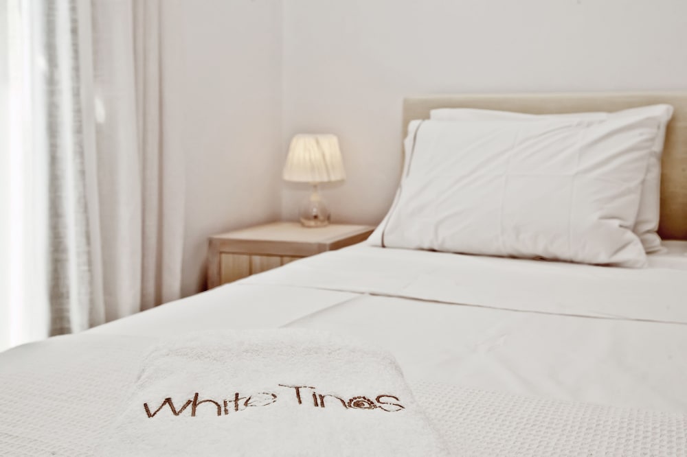 white tinos luxury suites