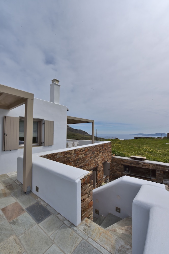tinos