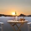 white tinos luxury suites