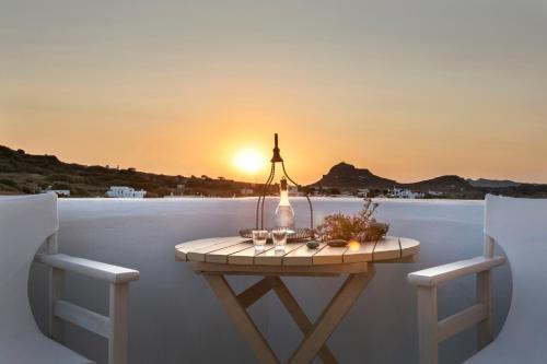 white tinos luxury suites