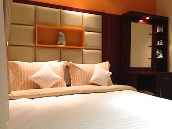 Ravarine Suite Apartment,Kelapa Gading>>Jakarta,4 star