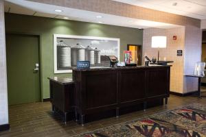hampton inn and suites bismarck northwest