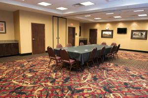 hampton inn and suites bismarck northwest