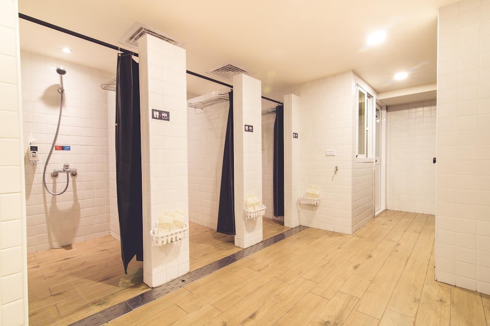 ahiruyah guest house in kaohsiung hostel