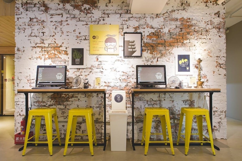 ahiruyah guest house in kaohsiung hostel