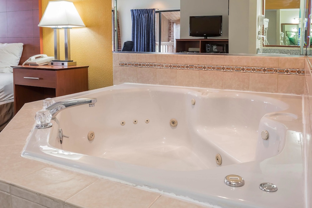 quality inn sycamore dekalb